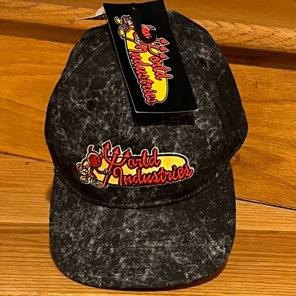 World industries Willy flameboy skateboard black tue dye cap - Picture 2 of 3